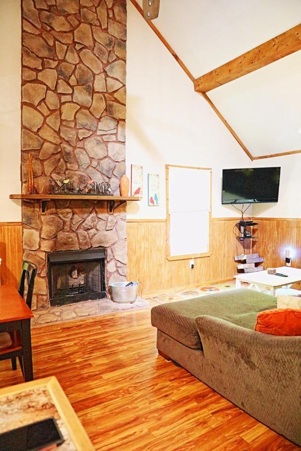 Our Private Wooded Cabin Chatham Eksteriør bilde